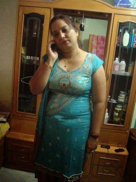 Desi Pakistani Moti Aunty Ki Nangi Video Moti Gaand Pishab。